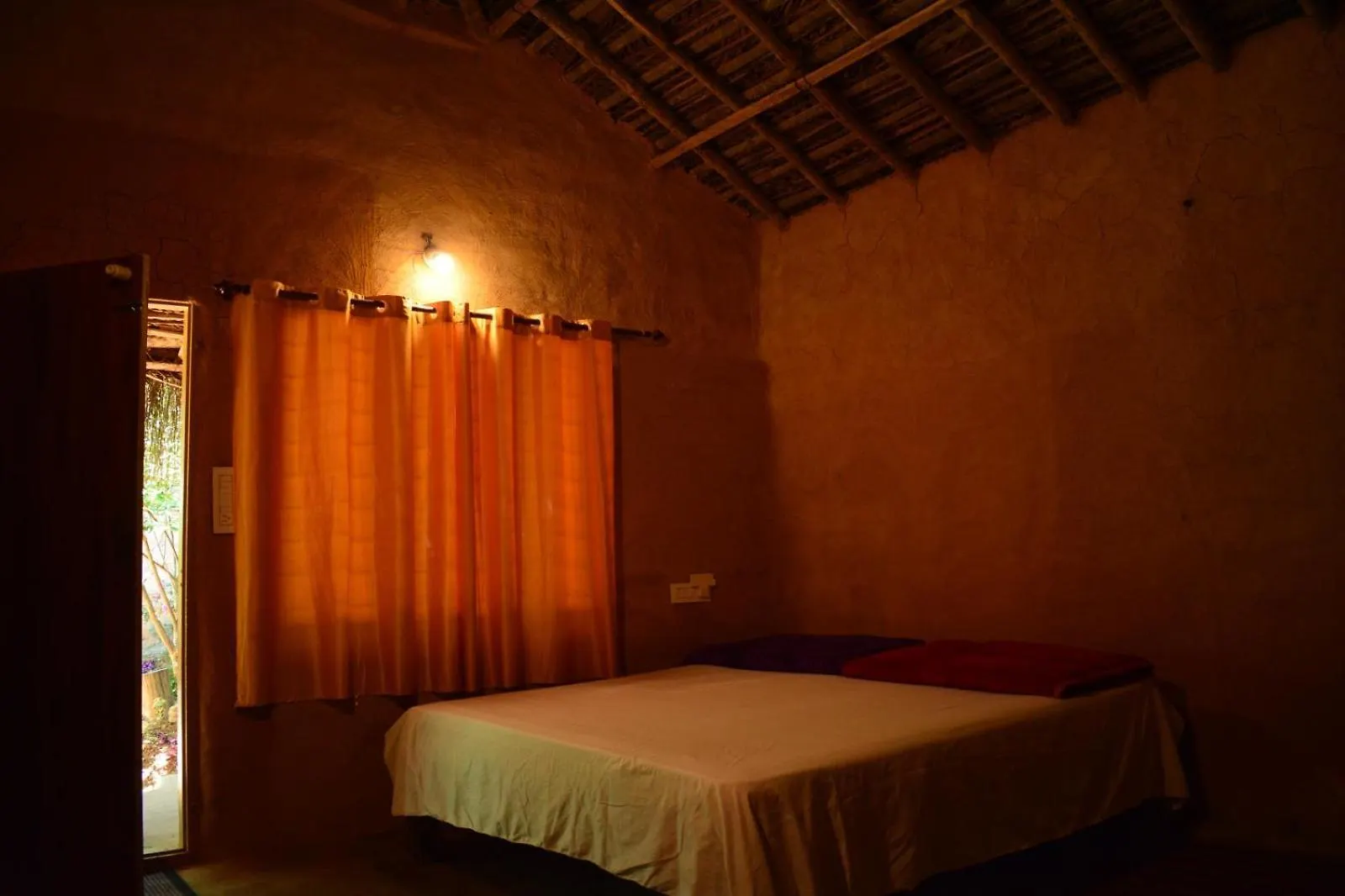 Cosmic Mud House Kanthalloor Guest house