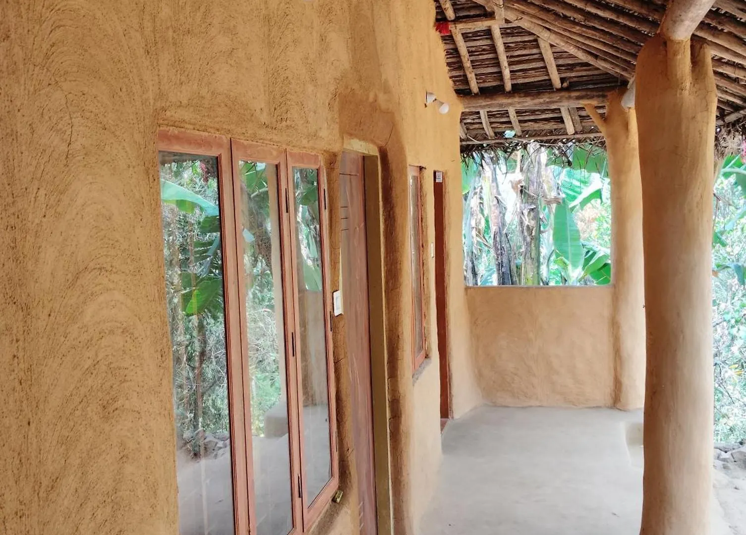 Cosmic Mud House Kanthalloor Guest house